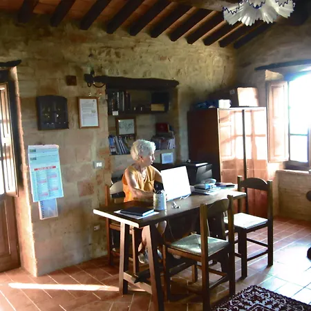 Castello Di Cisterna Aparthotel *