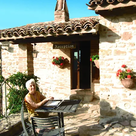 Castello Di Cisterna