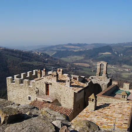 Castello Di Cisterna Aparthotel *