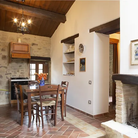 Castello Di Cisterna Aparthotel