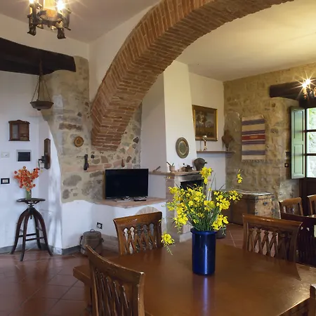 Castello Di Cisterna Aparthotel *