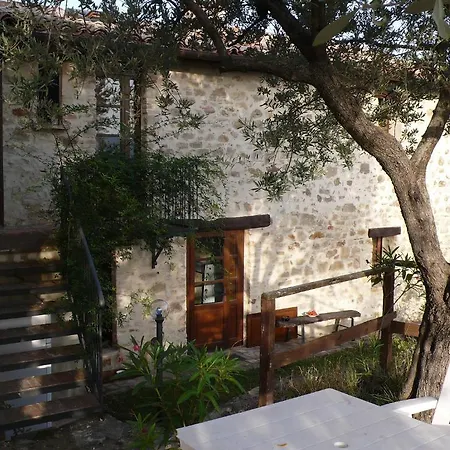 Castello Di Cisterna Aparthotel Gaglietole