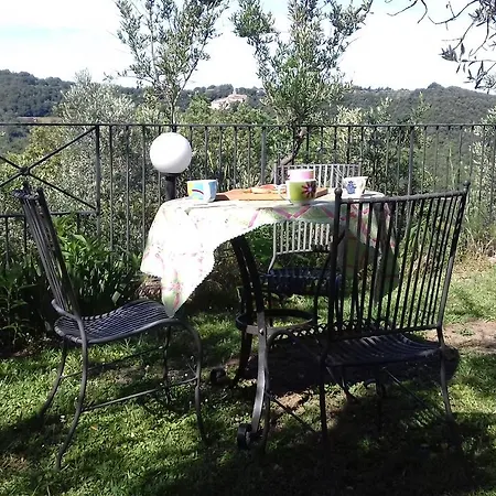 Castello Di Cisterna Aparthotel *