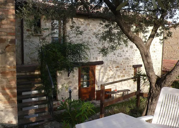 Castello Di Cisterna Apart-hotel Gaglietole